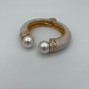 New large scale bracelet with faux pearls and mother of pearl look enamel finish